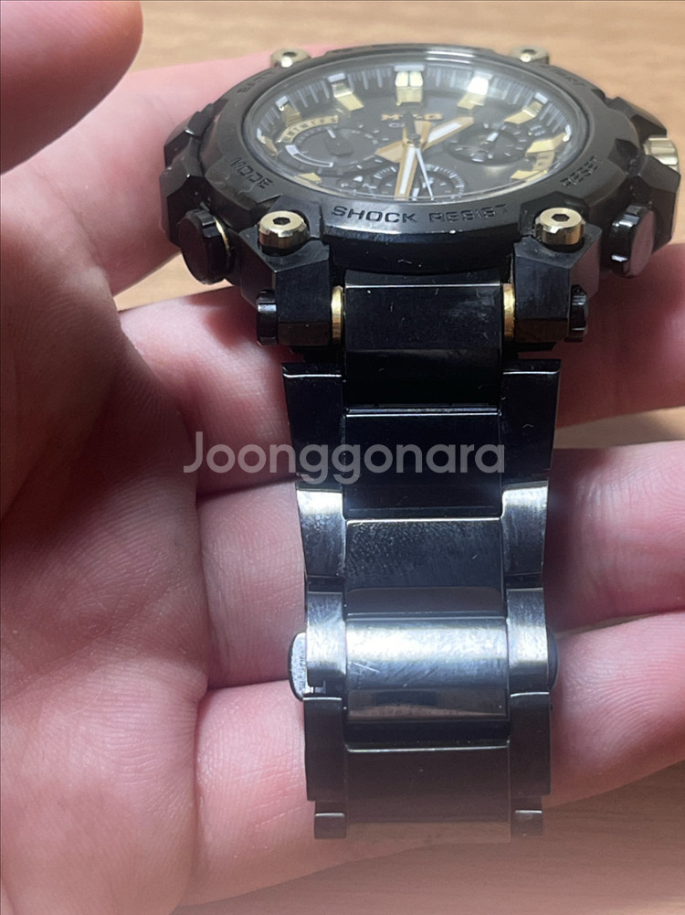 지샥 MTG-B3000BDE 블랙/골드 메탈 시계--3