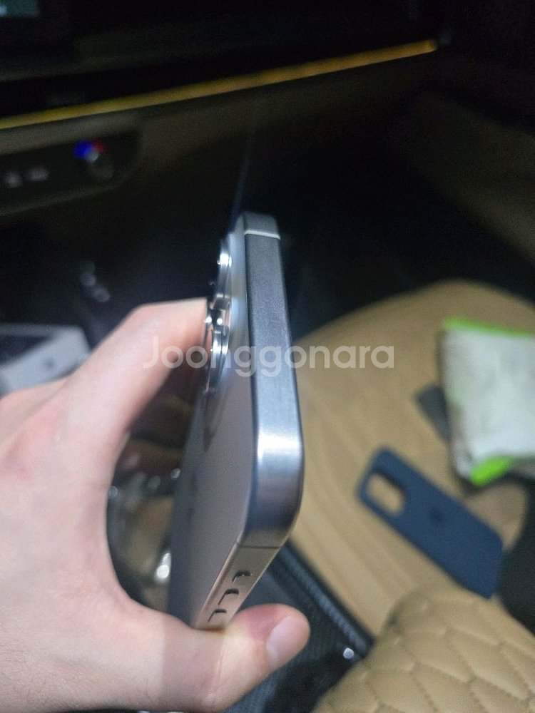 새상품급)아이폰15 프로맥스 1TB 내츄럴티타늄 판매. 싸이클 0--4