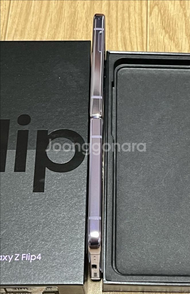 갤럭시 Z플립4 박스풀 판매합니다--7