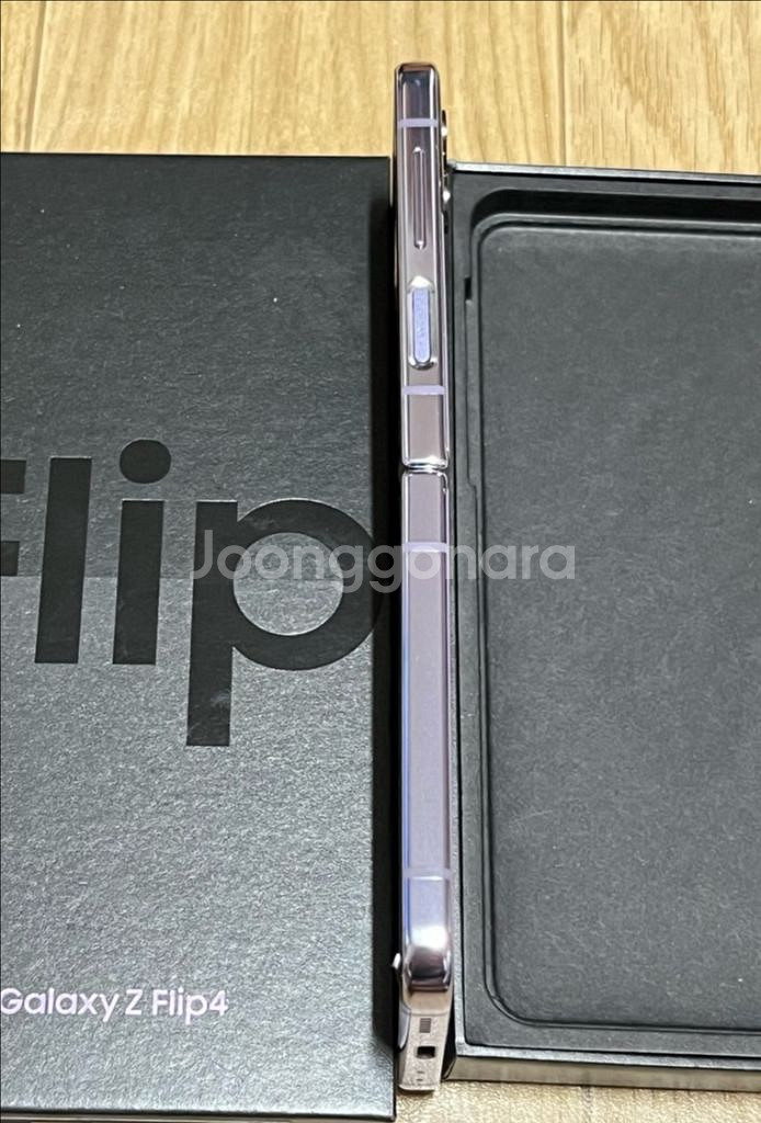 갤럭시 Z플립4 박스풀 판매합니다--6