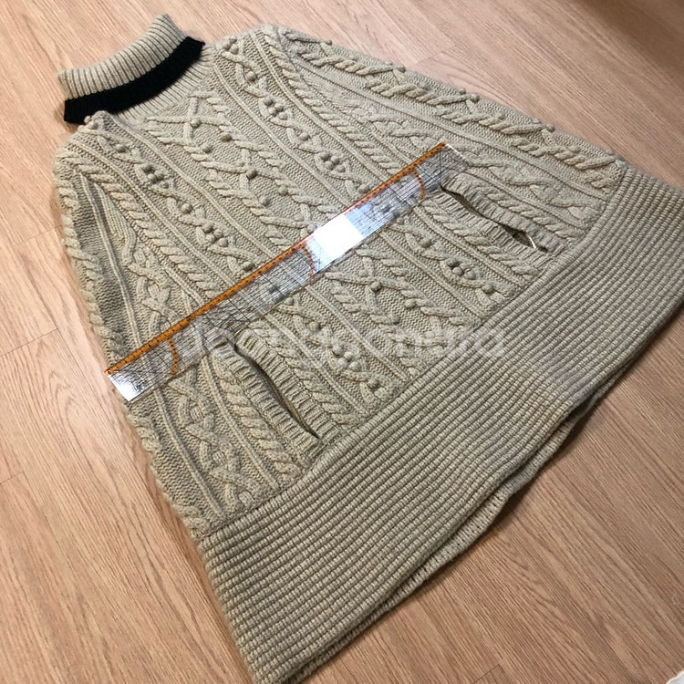 레니본 니트 케이프 케이블 폼폼 판쵸 망토 망또 터틀넥--3