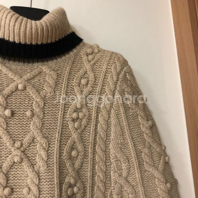 레니본 니트 케이프 케이블 폼폼 판쵸 망토 망또 터틀넥--1