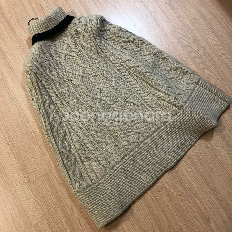 레니본 니트 케이프 케이블 폼폼 판쵸 망토 망또 터틀넥--7