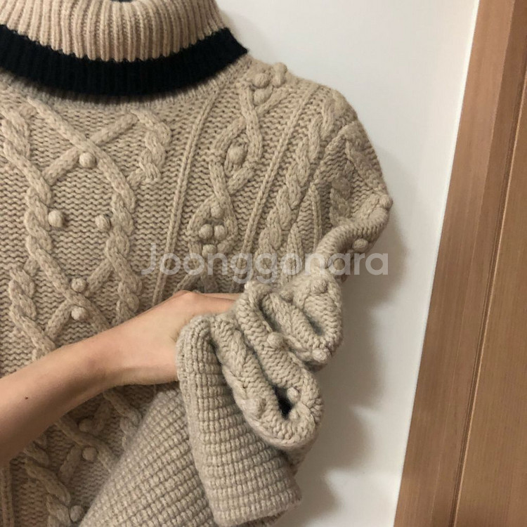 레니본 니트 케이프 케이블 폼폼 판쵸 망토 망또 터틀넥--4