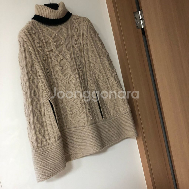 레니본 니트 케이프 케이블 폼폼 판쵸 망토 망또 터틀넥--5