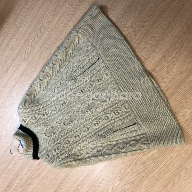 레니본 니트 케이프 케이블 폼폼 판쵸 망토 망또 터틀넥--8