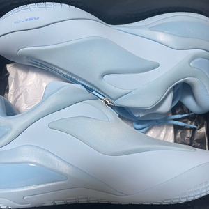 컨버스 샤이 001 블루 새상품 판매합니다