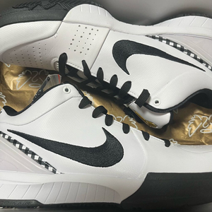 나이키 코비4 프로트로 맘바시타 새상품 판매합니다 사이즈 270