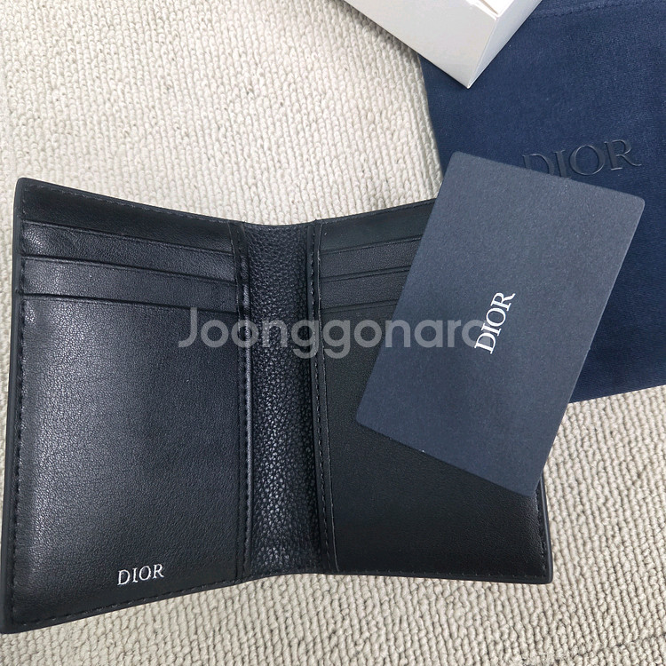 디올뷰티 남성 2단 카드지갑--1
