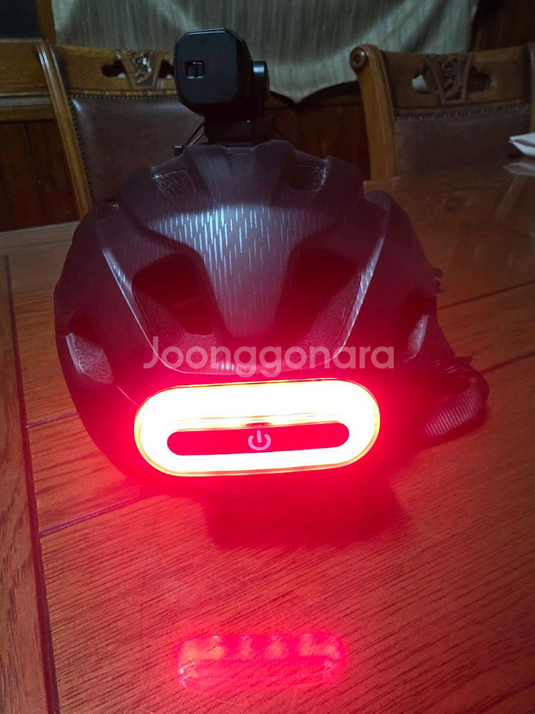 라이딩 오토바이 자전거 배달 헬멧 액션캠 후미등 포함 풀세팅 헬맷 판매합니다--0