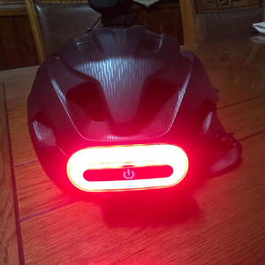 라이딩 오토바이 자전거 배달 헬멧 액션캠 후미등 포함 풀세팅 헬맷 판매합니다