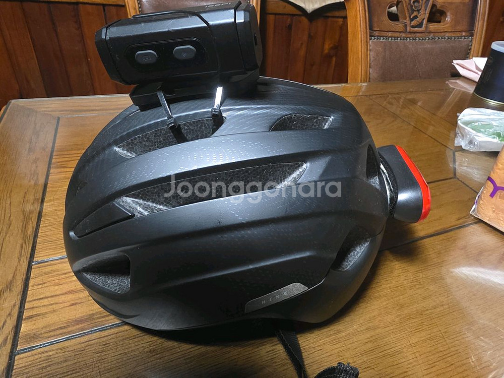 라이딩 오토바이 자전거 배달 헬멧 액션캠 후미등 포함 풀세팅 헬맷 판매합니다--4