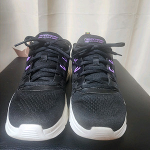 스케쳐스 여성 블랙 색상 운동화