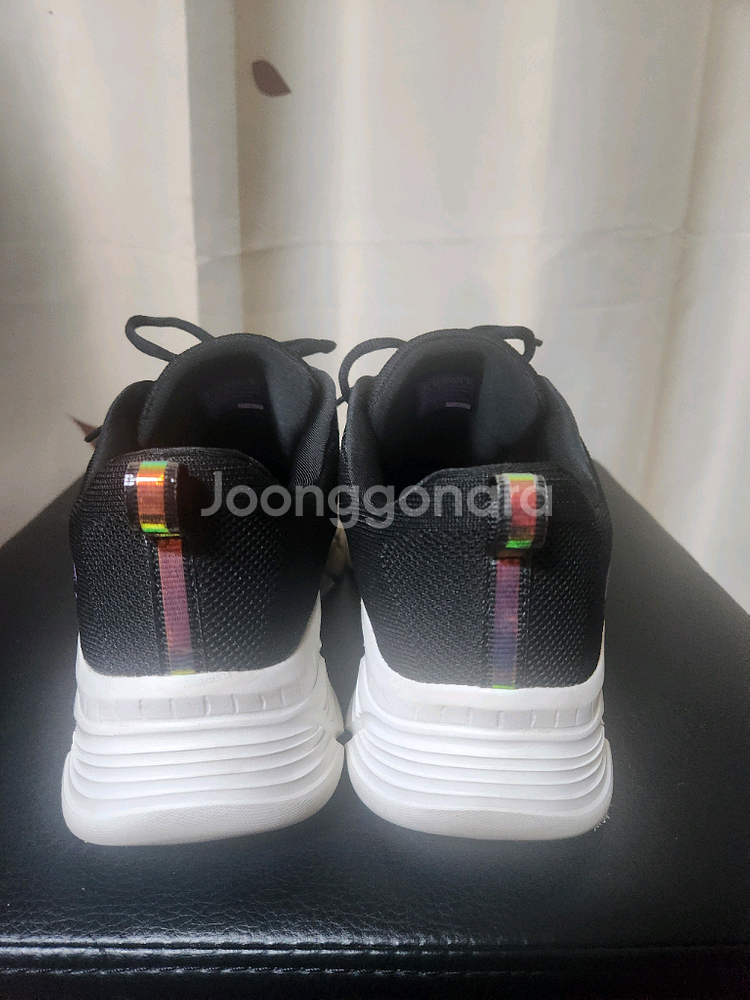 스케쳐스 여성 블랙 색상 운동화--2