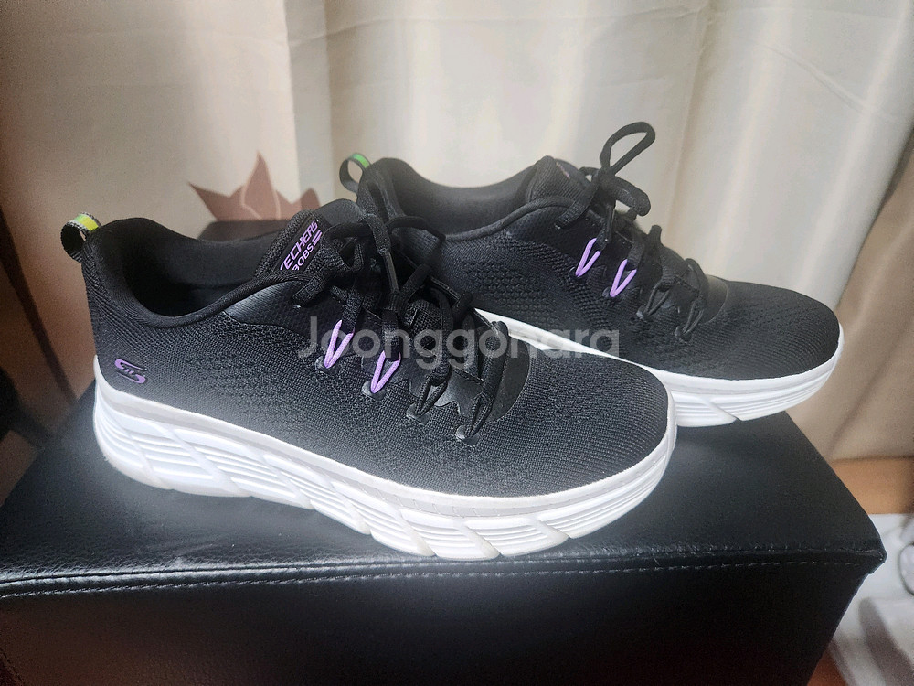 스케쳐스 여성 블랙 색상 운동화--4