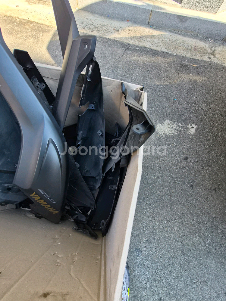 TMAX 16년 530 아이언 정품우측카울전체입니다--2