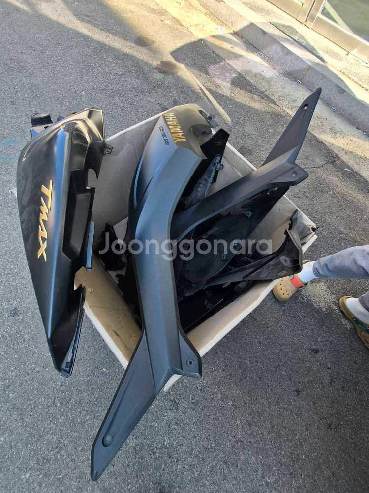 TMAX 16년 530 아이언 정품우측카울전체입니다--1