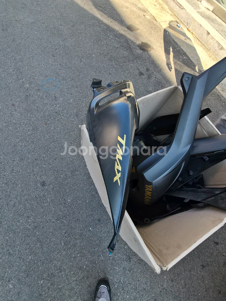 TMAX 16년 530 아이언 정품우측카울전체입니다--0