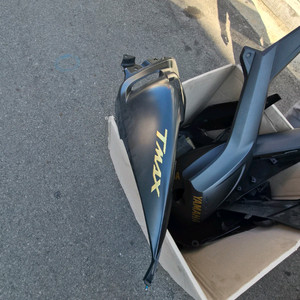 TMAX 16년 530 아이언 정품우측카울전체입니다