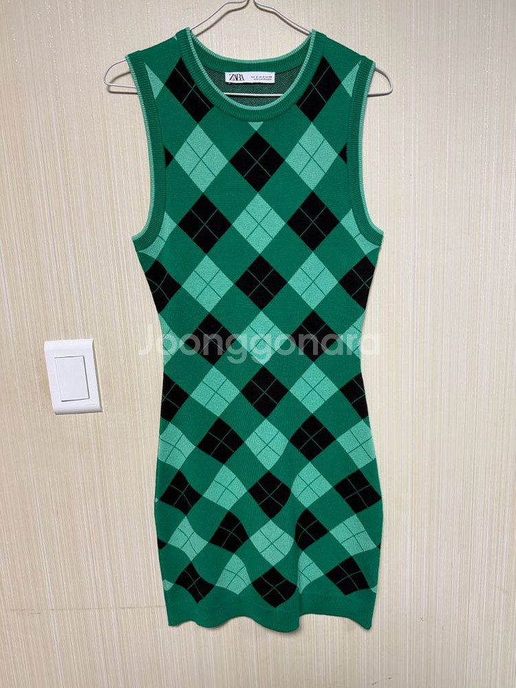 자라 다이아몬드 체크 니트 원피스--10