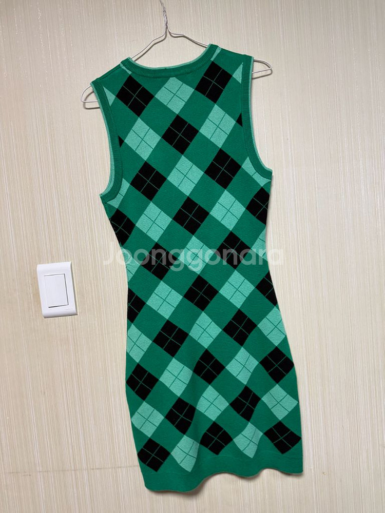 자라 다이아몬드 체크 니트 원피스--11