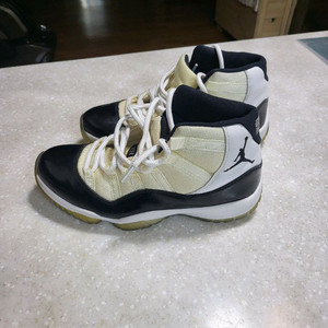 나이키조단11레트로(250mm)팝니다