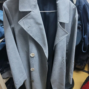 겨울옷장 정리 회색 버버리 코트 1회 착용 105호판매업자 아닙니다.명폼신발 가방 슈트 버버리코트 패딩 바지 많습니