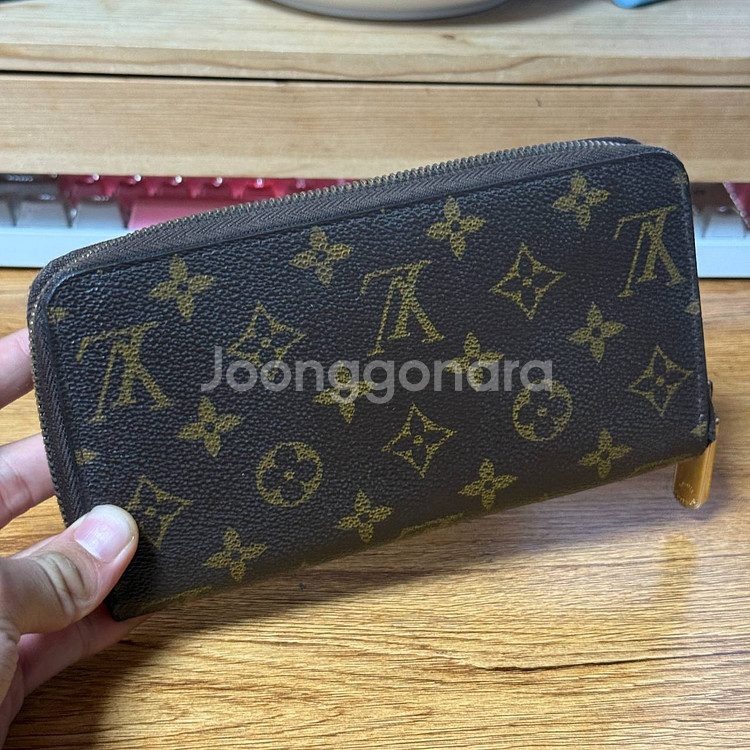 루이비통 클래망스 지퍼돌이 장지갑--1