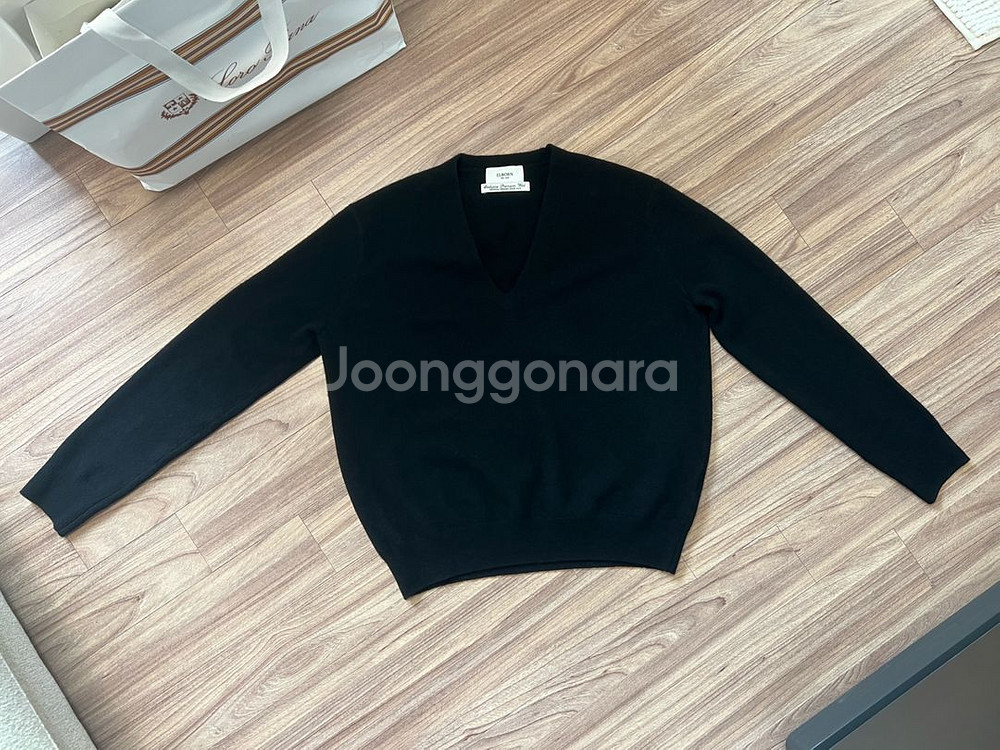 (한번착용)엘보른 티아나 브이넥 니트 블랙 34사이즈--6
