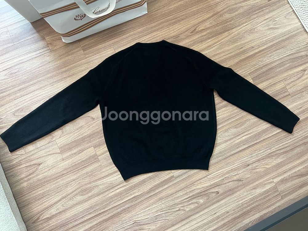 (한번착용)엘보른 티아나 브이넥 니트 블랙 34사이즈--7