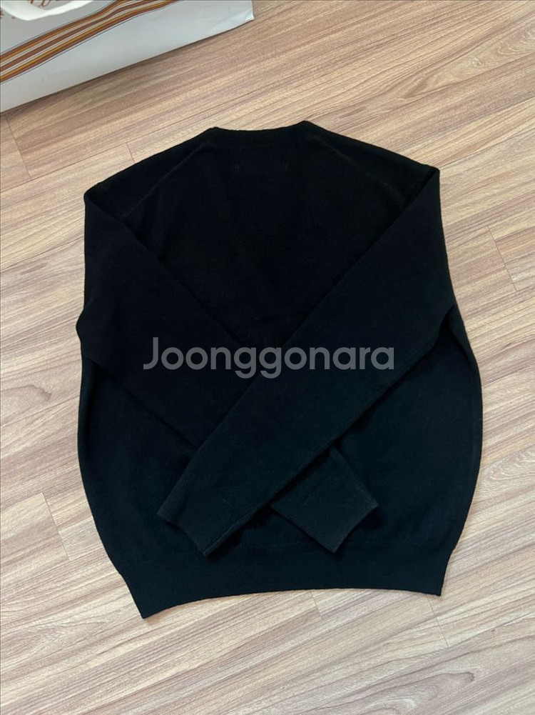 (한번착용)엘보른 티아나 브이넥 니트 블랙 34사이즈--9