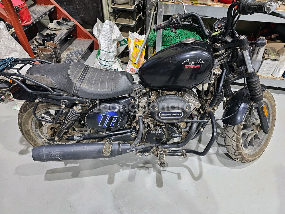 아퀼라125 키로수 낮은 오토바이 팝니다.--1