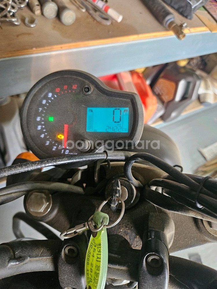 아퀼라125 키로수 낮은 오토바이 팝니다.--0