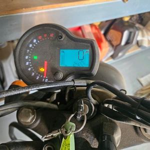 아퀼라125 키로수 낮은 오토바이 팝니다.