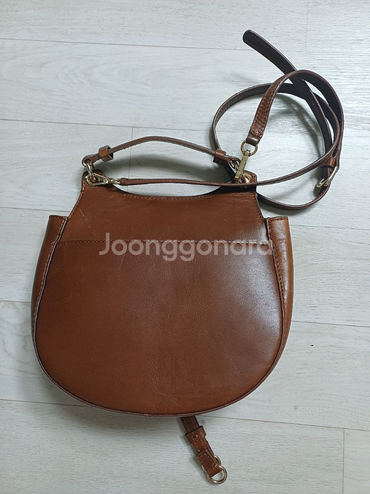 zara 소가죽 슬링백--1