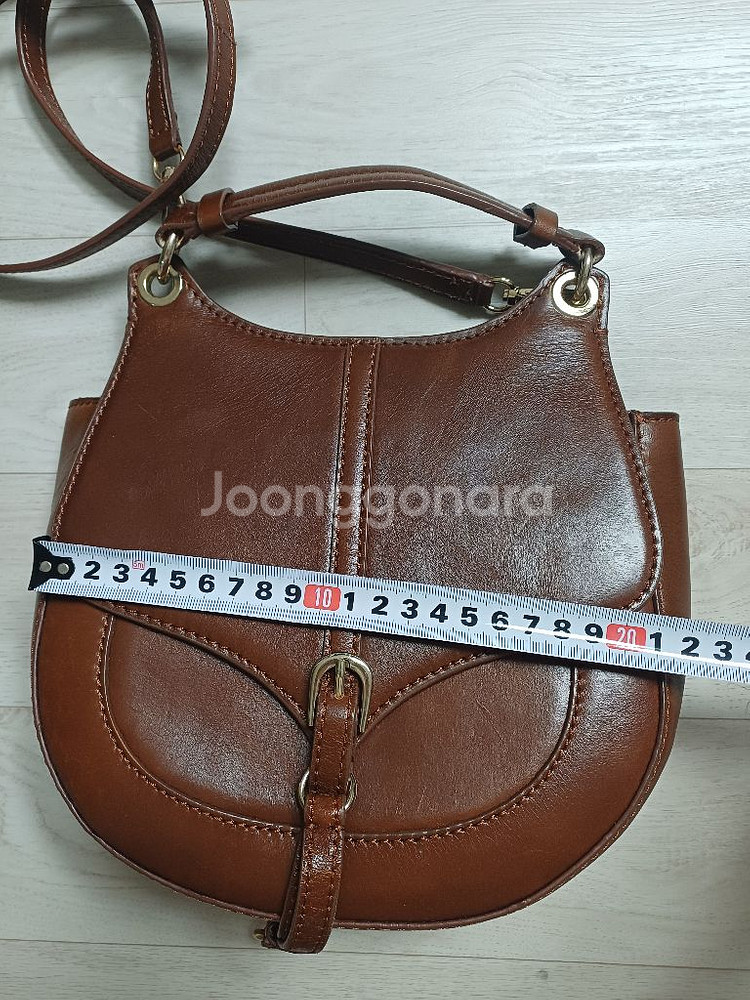 zara 소가죽 슬링백--3