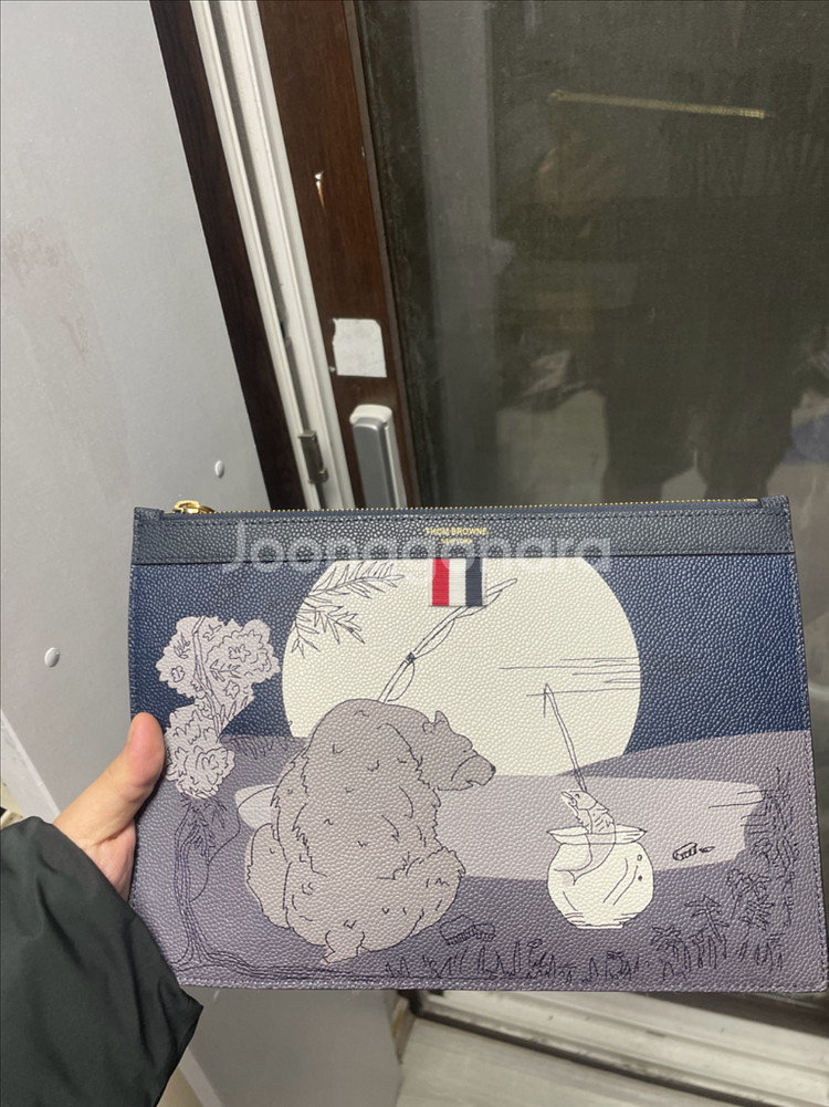 톰브라운 콜드플레이 콜라보 클러치백--0