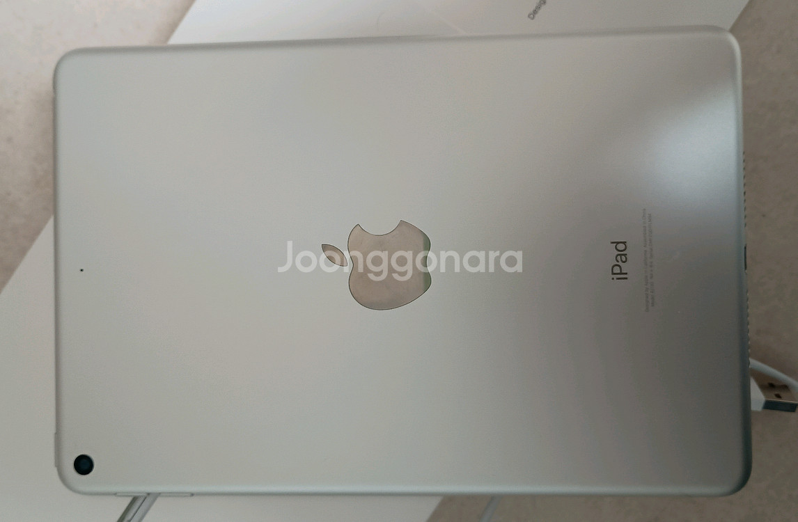 아이패드 미니 5세대 실버 s급 판매 합니다.--2