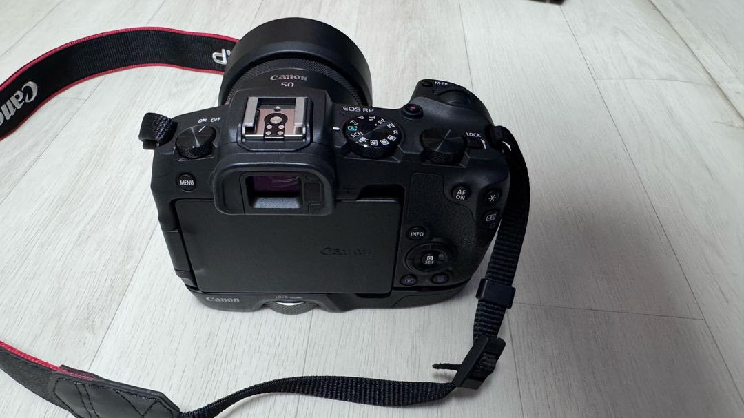 캐논 EOS Rp 미러리스 카메라 이미지