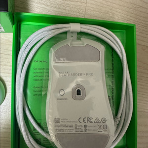 레이저 데스에더 V4 Pro 화이트 게이밍 마우스