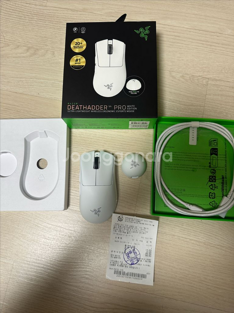 레이저 데스에더 V4 Pro 화이트 게이밍 마우스--1