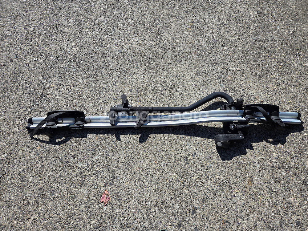 툴레 지붕형 자전거 캐리어 실버--2