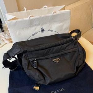 프라다 바이커백 M사이즈