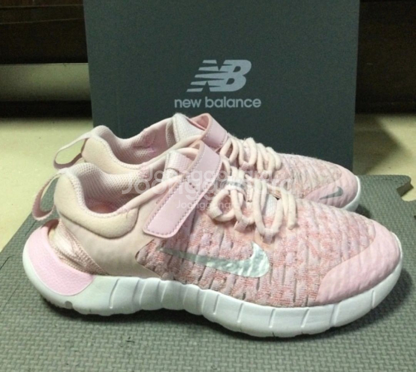 나이키키즈205 프리런 핑크 운동화 거의새거--0