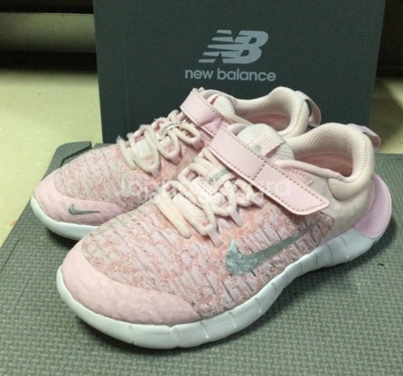 나이키키즈205 프리런 핑크 운동화 거의새거--3