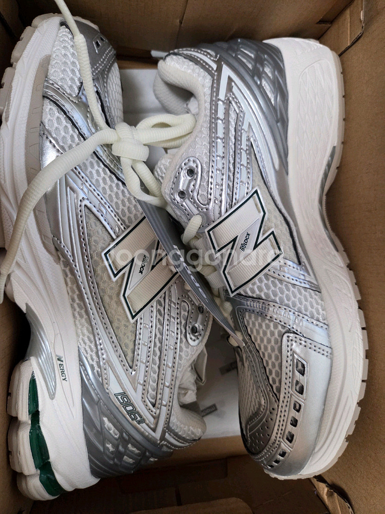 뉴발란스 1906 255mm--0