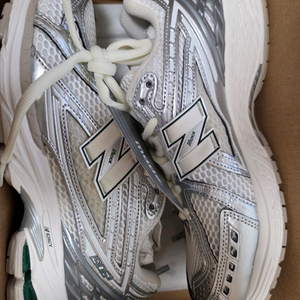 뉴발란스 1906 255mm