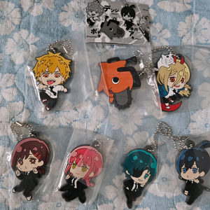 체인소맨 가챠 키링 한세트 & 포치타 아크릴 팝니다.