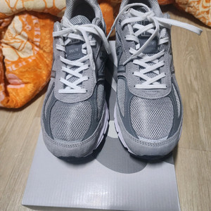 뉴발란스990v4그레이270 1회착