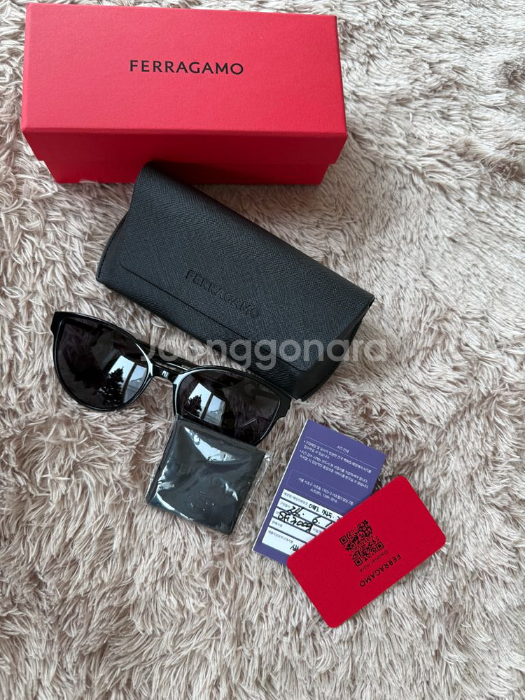 페라가모 선글라스 케이스--6